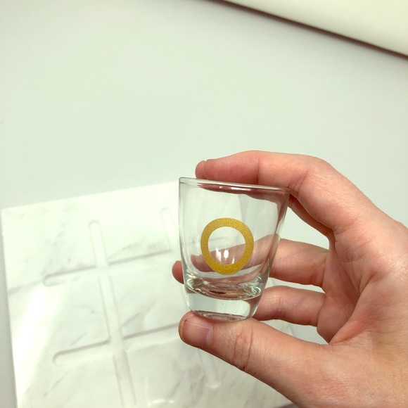 1 LEFT! Marble Tic Tac Toe Shot Glass Set Game NWT - Picture 7 of 8